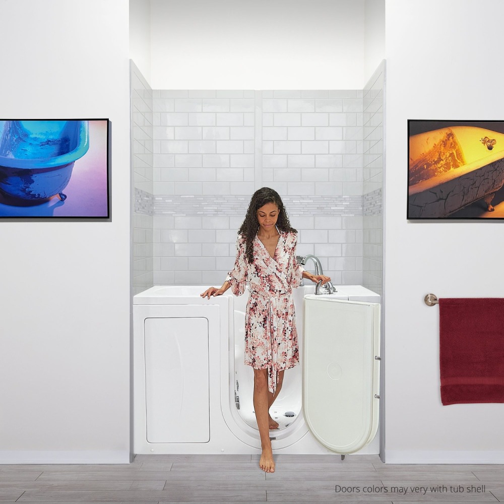 Capri_Dual_Massage_Shot_front_Door_open_Model_Walkin-5-1-1000x1000